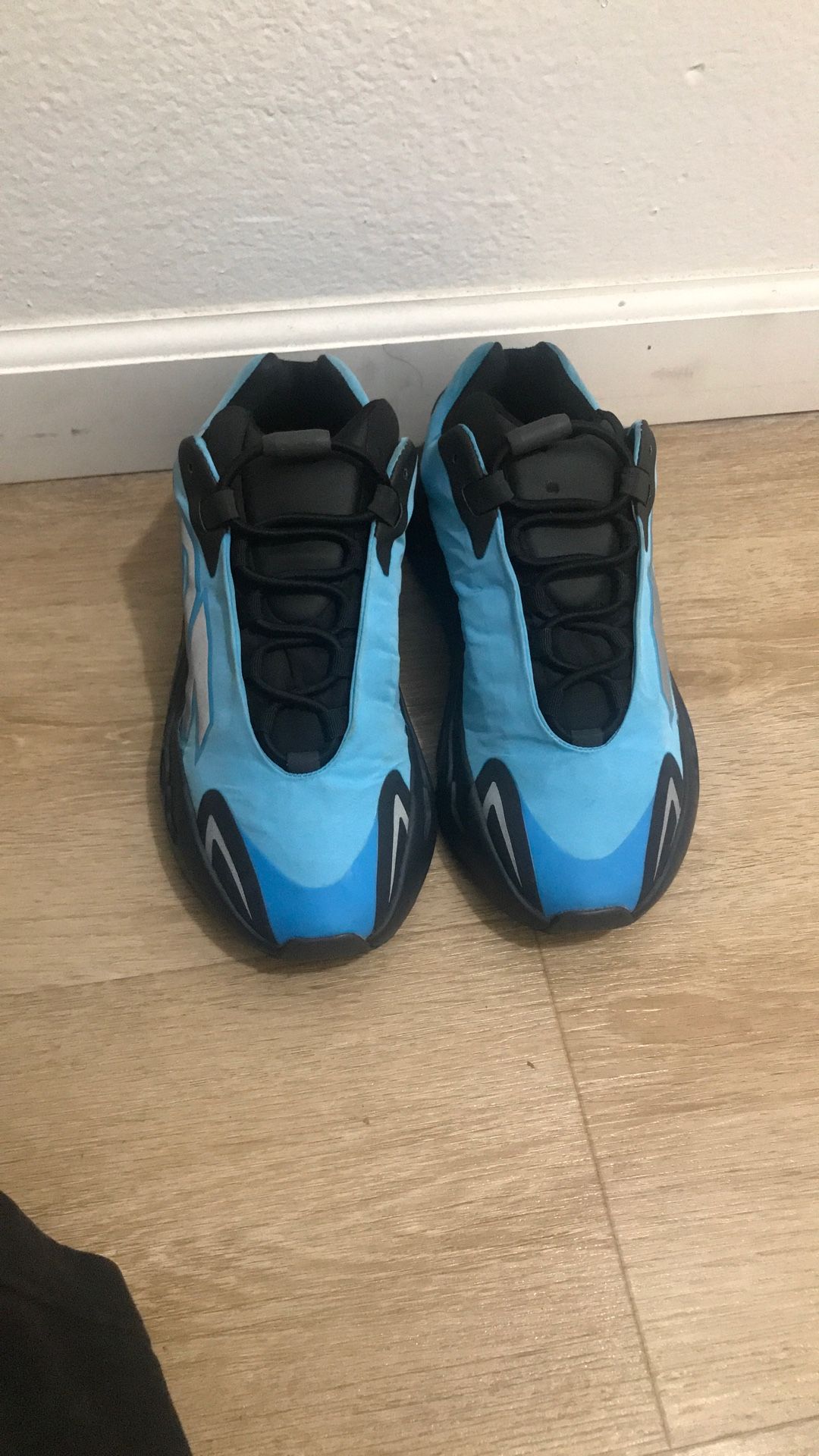 Yeezy Adidas 700