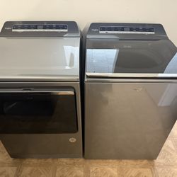 WHIRLPOOL WASHER AND DRYER SET.