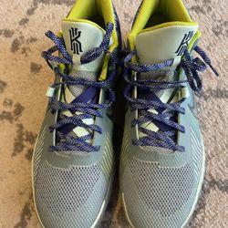 Slightly used Nike Kyrie Flytrap Size 13