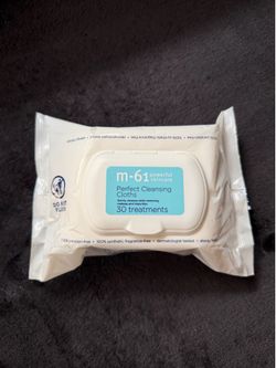 M-61 Powerful Skincare Perfect Cleansing Cloths