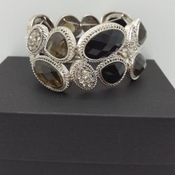 Beautiful Rhinestone vintage Stretch Bracelet, Black & off green, New wih out tag
