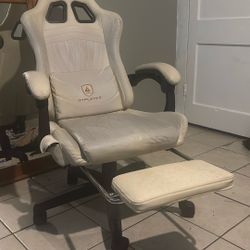 Streaming Chair With Bluetooth Speakers 