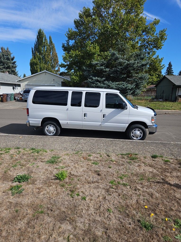 2011 Ford E-350