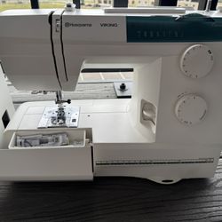 Husqvarna Viking Emerald 116 Sewing Machine