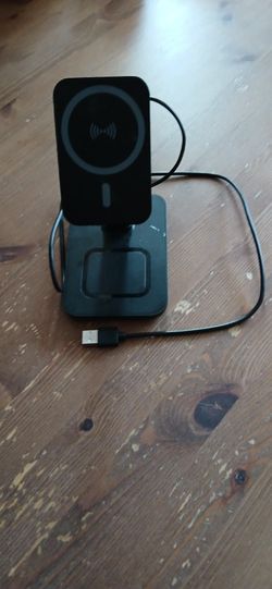 Magnetic Multiple Charging Station