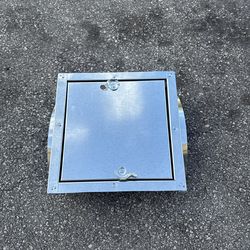 Access doors for round duct
