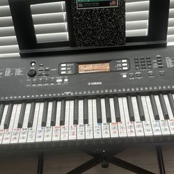 Yamaha Piano & Stand