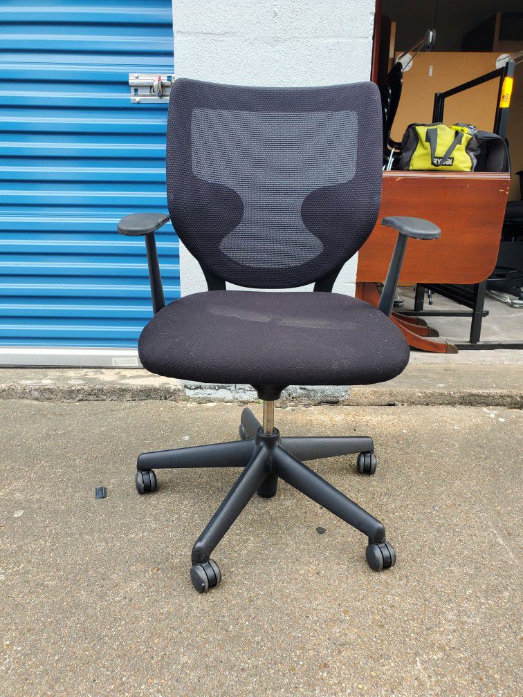 Mesh Back Office Chair $60 (Good Condition)