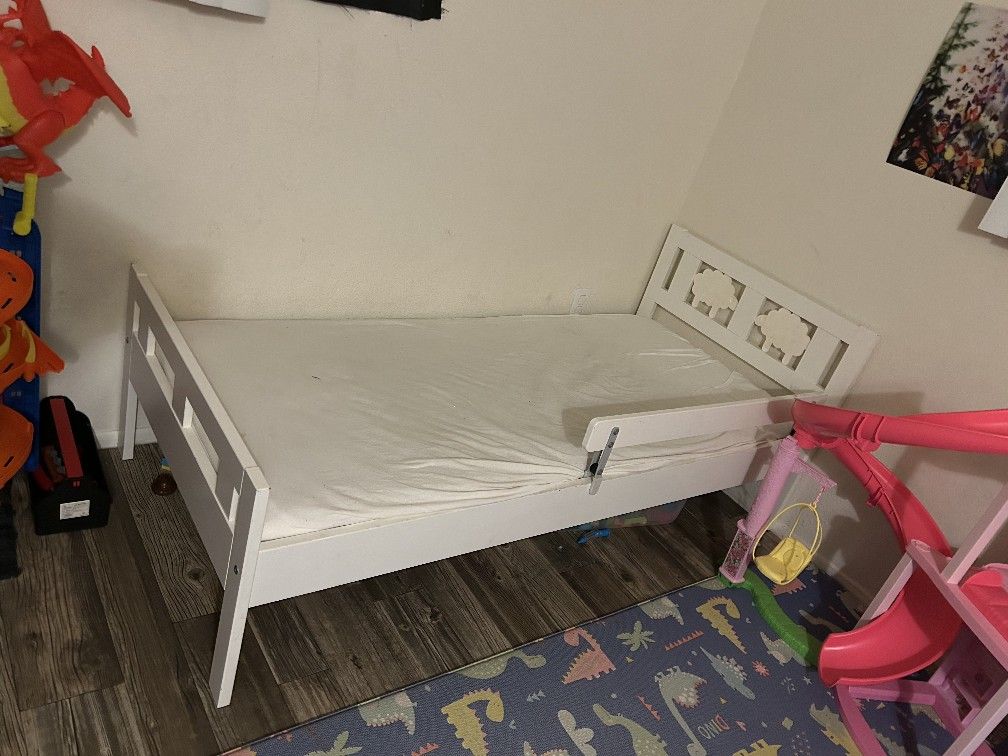 IKEA Kritter White Toddler Bed Set