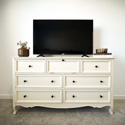 White Dresser - 7 Drawer