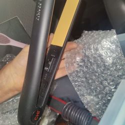 Chi Vidal Sasoon Hair Straightener 