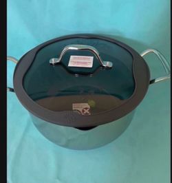 Olla de 7,5 Qt $100 nueva