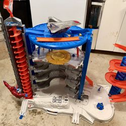 Free Hot Wheels Parking Garage - Works Well!