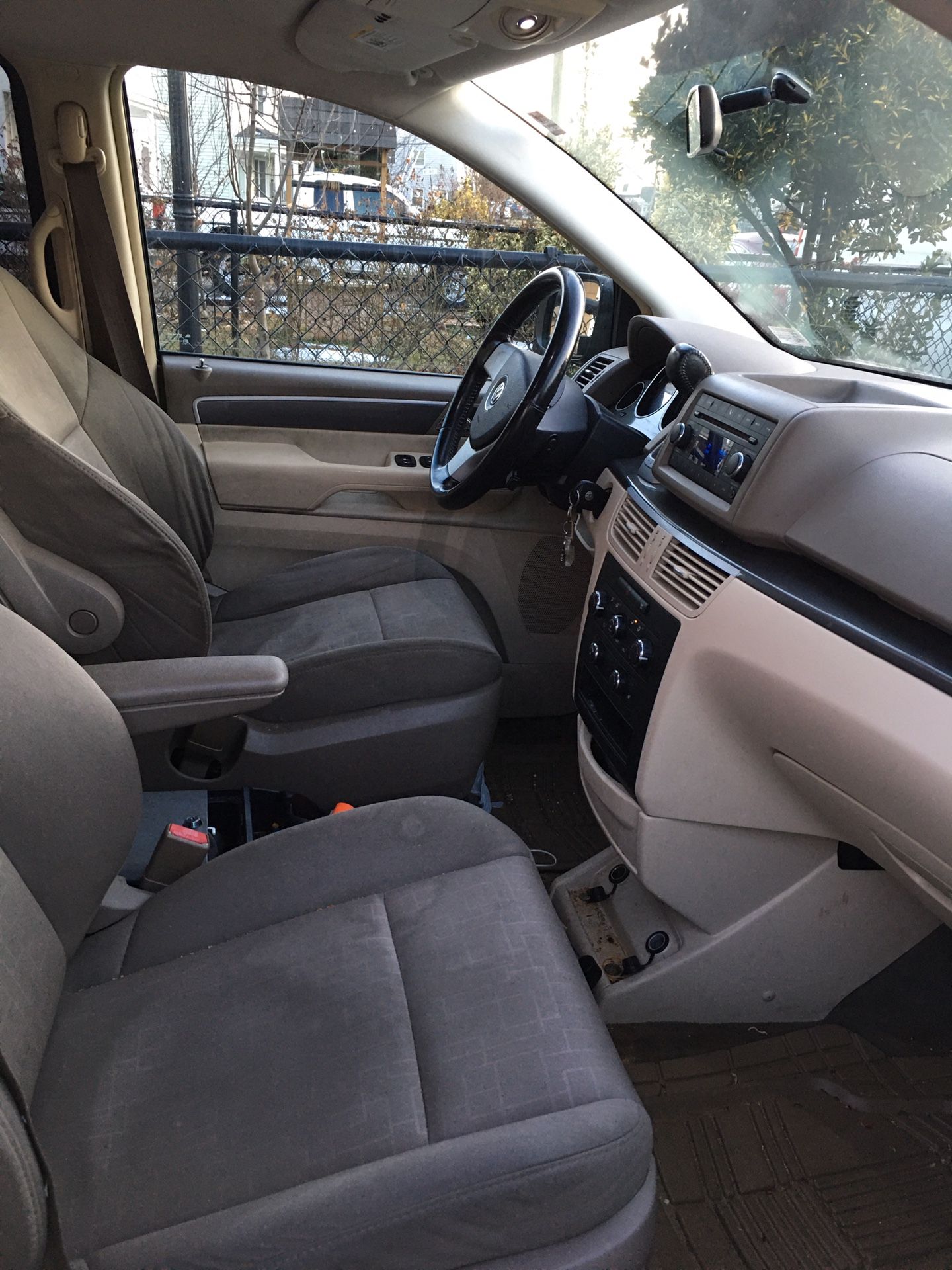 VW Routan 09