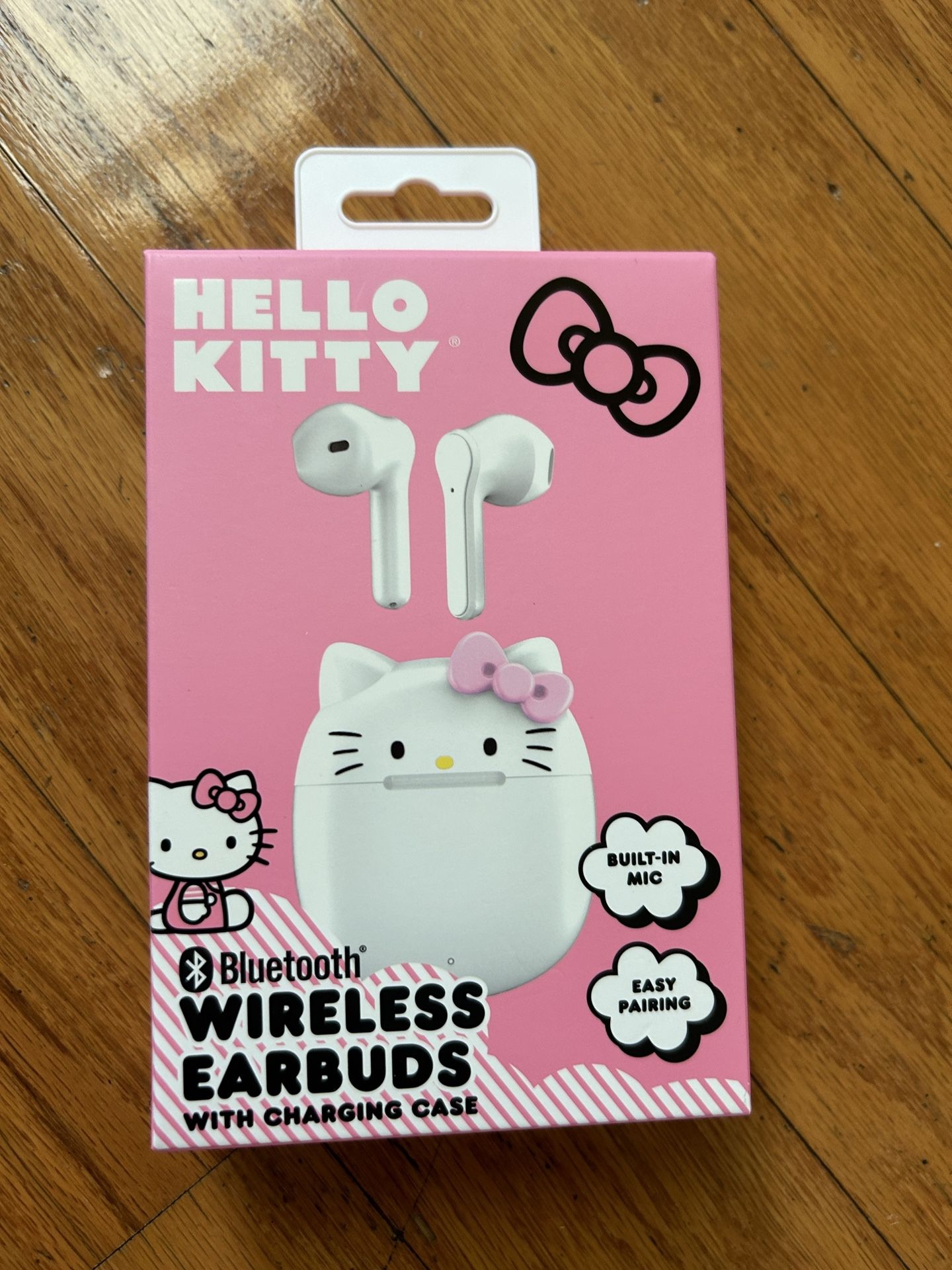 NWT Licensed hello kitty Bluetooth true wireless earbuds with charging case
