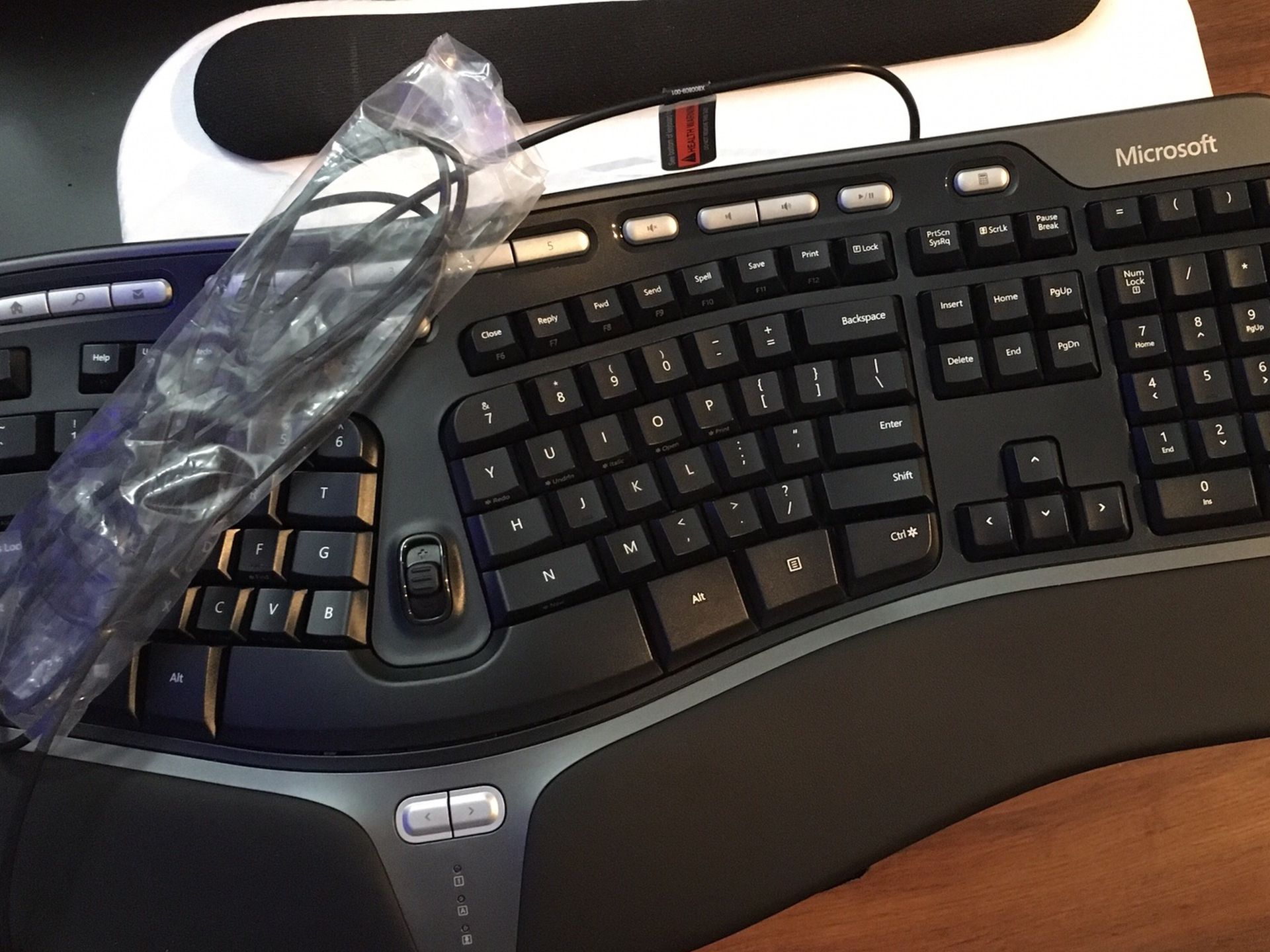 NEW Microsoft Natural Ergonomic 4000 Keyboard