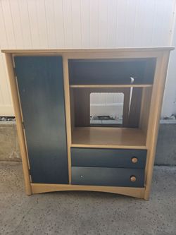 KIDS ENTERTAINMENT CENTER,SHELF.
