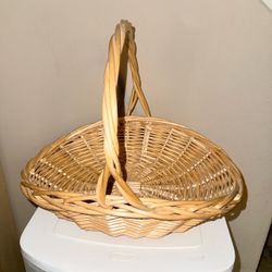 Handwoven Round Wicker Basket with Handle