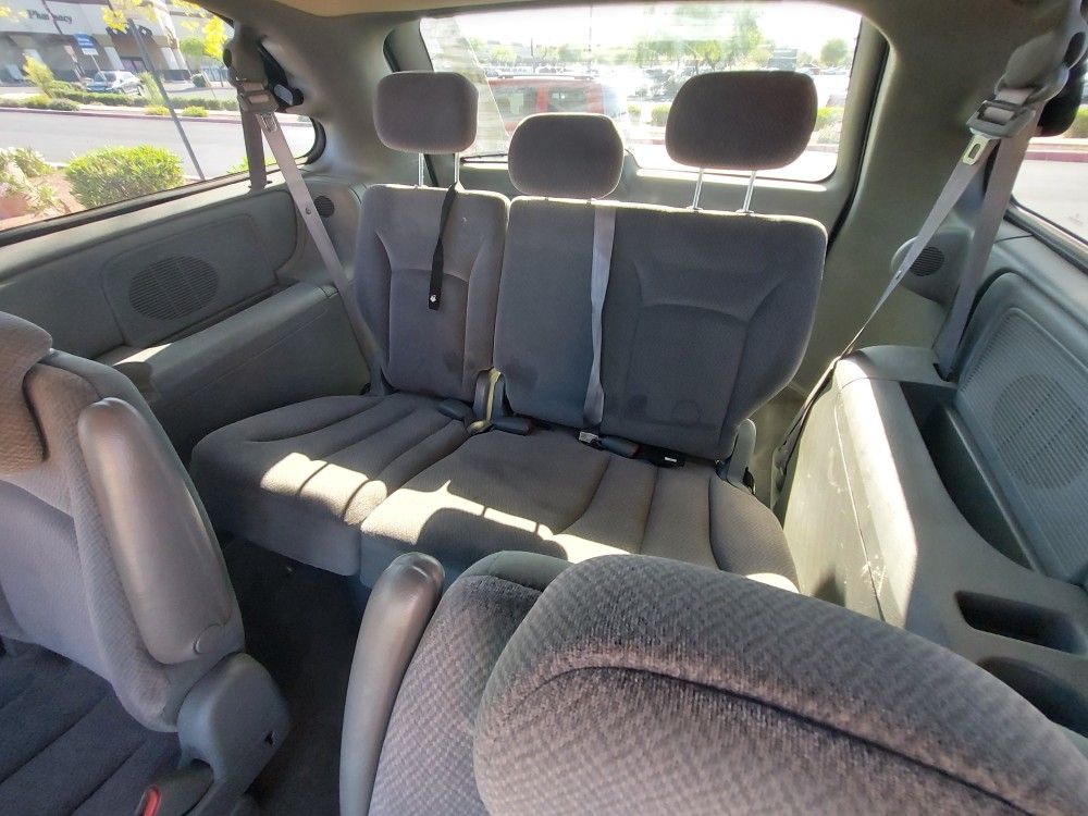 Runs Perfect 05 Chrysler Town And Country Similar To Sienna Odyssey Caravan