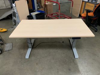 AMQ HEIGHT ADJUSTABLE TABLE. SIT STAND