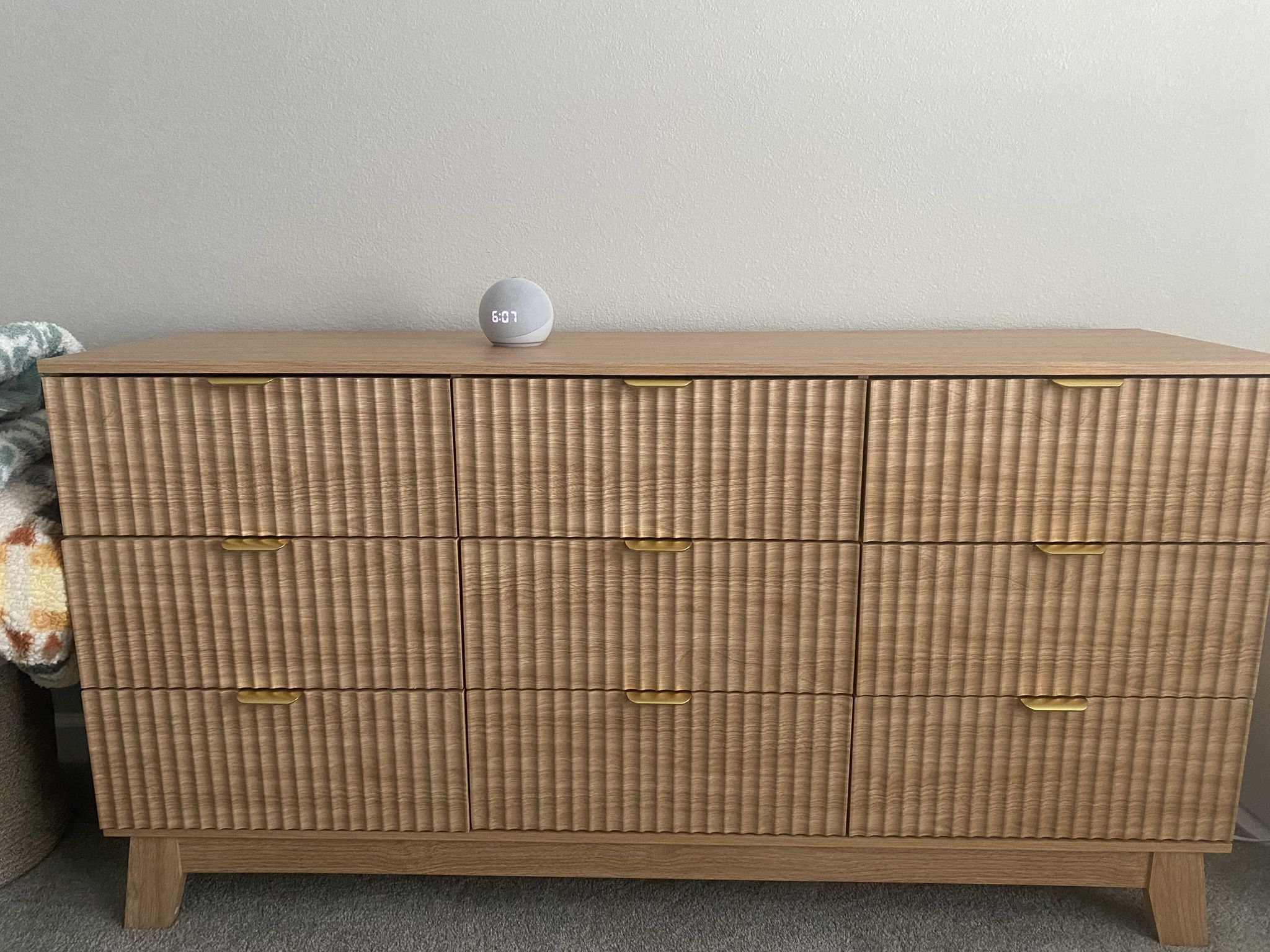 Modern 9-Drawer Dresser – Fully Assembled & Like New 