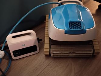 Dolphin Proteus DX4 Robotic Pool Cleaner with Caddy