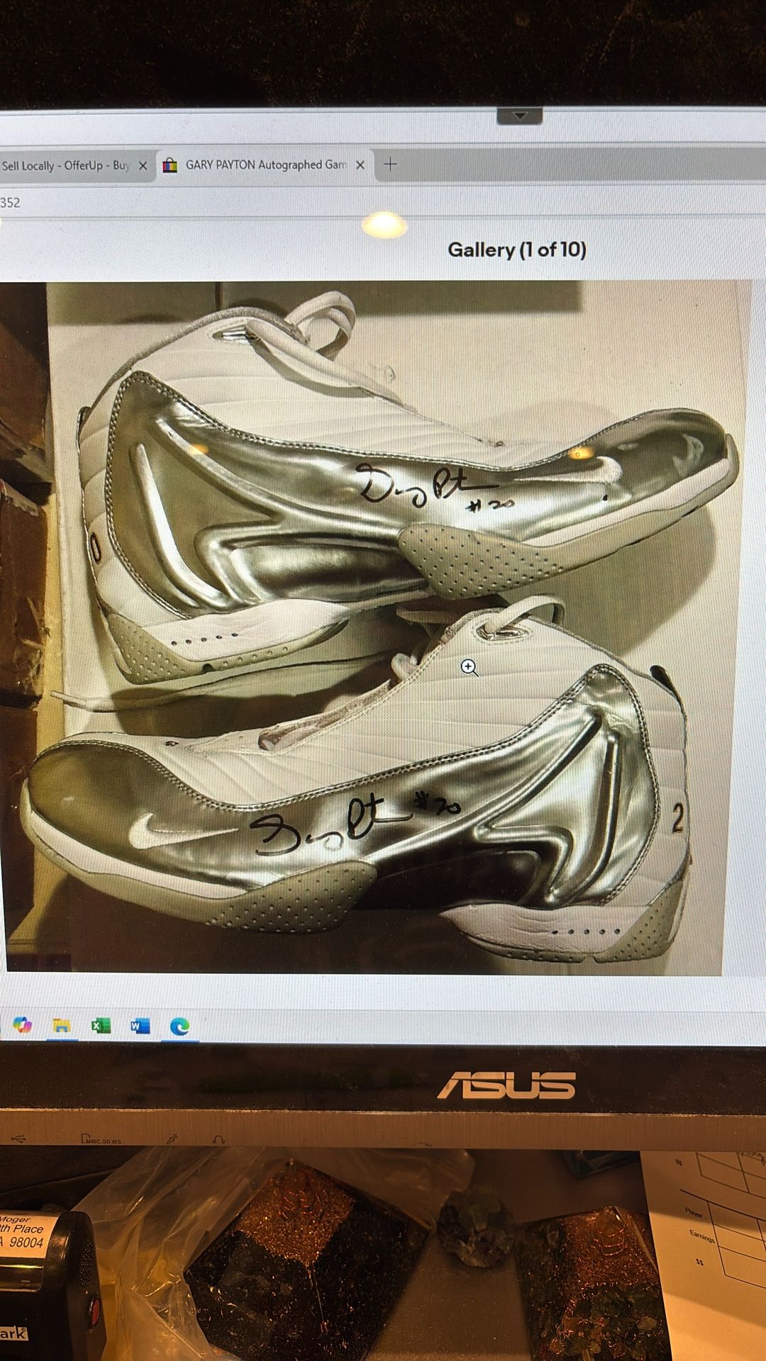 Gary Payton Autographed Seattle Supersonic’s Shoes