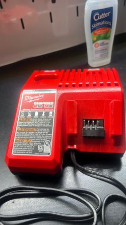 Milwaukee m18 / m12 charging station