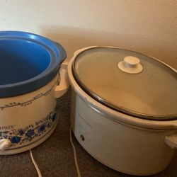 8$ A Peacebucks two crockpots one with the lid one without a lid they’re both large size