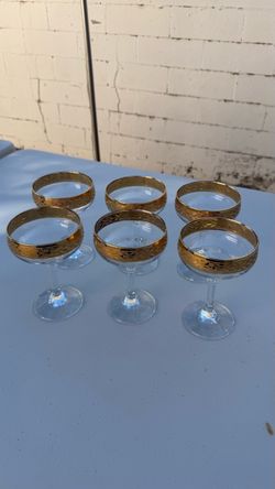 set of 6 vintage champagne coupe/cocktail glasses with a wide gold-encrusted floral/scroll band