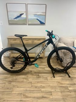 Trek Roscoe 7 XL Mountain Bike (Purchased from Trek in 2025/original Owner)