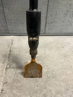 Central Pneumatic 42" Long Reach Air Scraper 62687