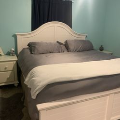 Solid Wood King Bedroom Set - White