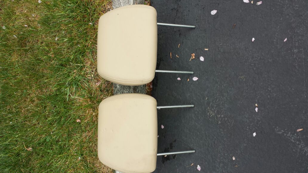 Head rests for Yukon Denali