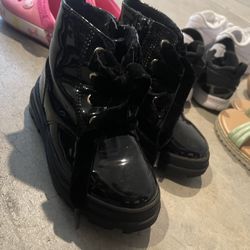 Black Boot 