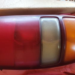 Rear Tale Lights 2000 Chevy Suburban 