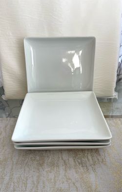 Beautiful Set Of 4 Porcelain Plates