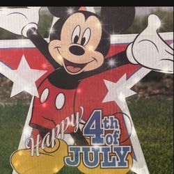 Disney Mickey Mouse American 🇺🇸 Lighted 2.5 Ft Yard Decor ( Price Is Firm) 