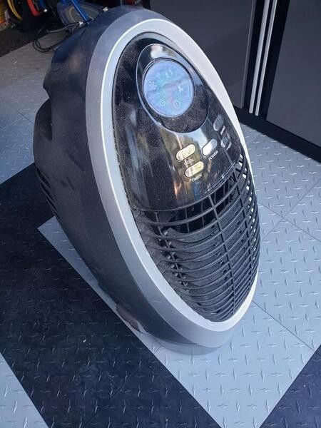 Portable evaporative air conditioner