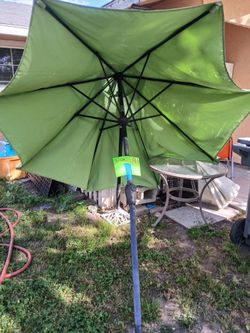 Very Pretty Green Umbrella With Table