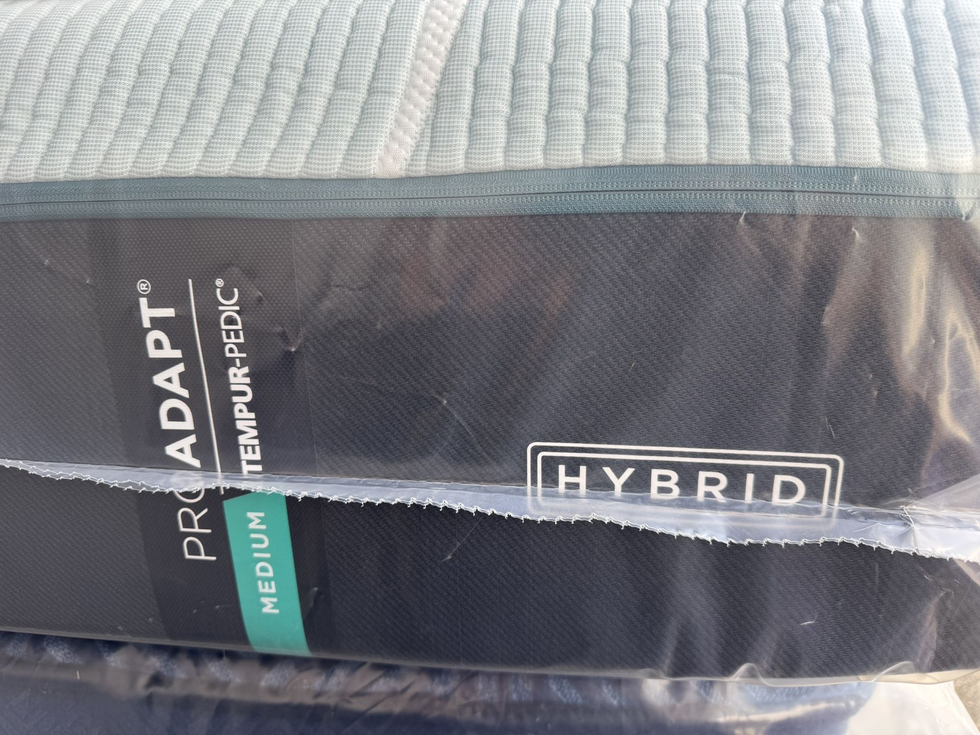 Tempur-Pedic ProAdapt 2.0 Medium Hybrid King Size Mattress