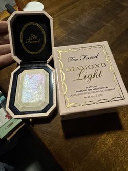 Too Faced Diamond Light highlighter