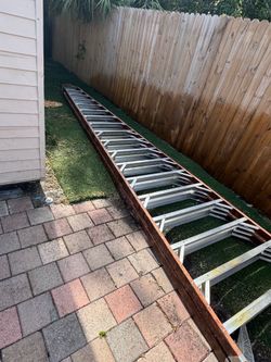 18 foot A frame fiberglass ladder