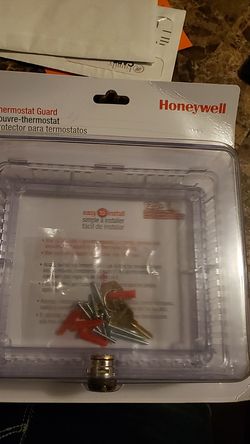 THEEMOSTAT GUARD PROTECTOR WITH KEY