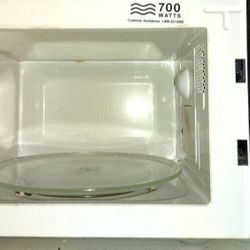 RIVAL MICROWAVE 700 WATTS * CLEAN WORKS WELL 
