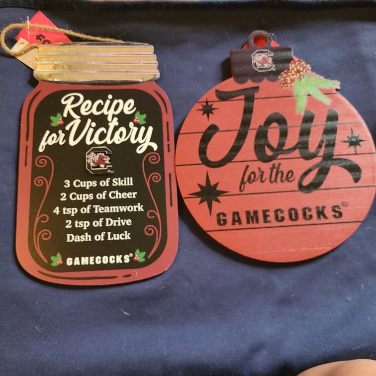 USC GAMECOCKS WALL HANGINGS. NEW, SOLD TOGETHER