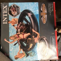 Inflatable bull float