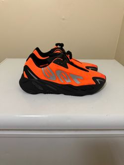 adidas Yeezy Boost 700 MNVN