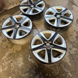 2017.  Prius. Wheels  17