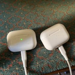 2 Air Pod Pros 